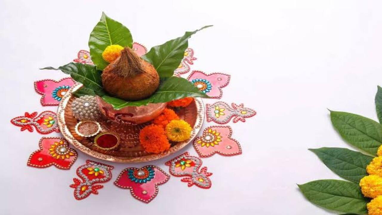 kalash is installed during navratri and this mantra is chanted